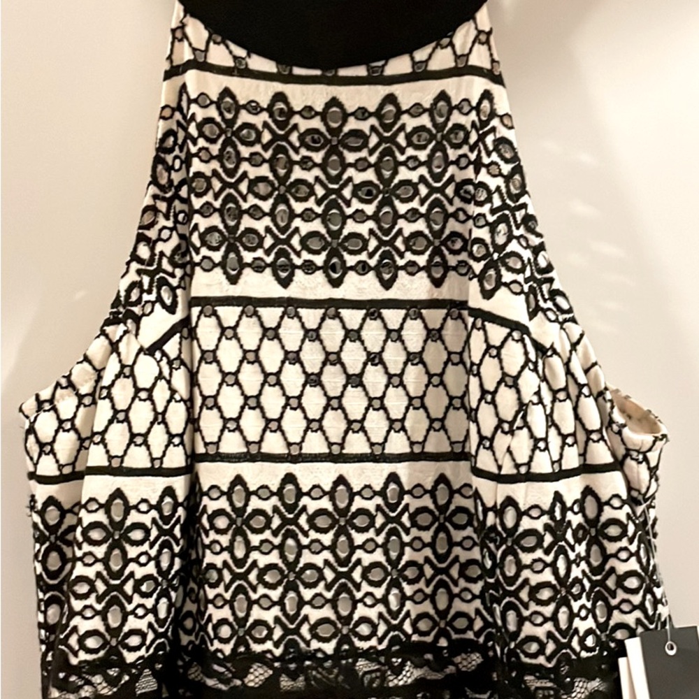 NWT H Halston Black and White Eyelet Lace Gown Dress - size 0 - Prom Formal - Picture 3 of 7